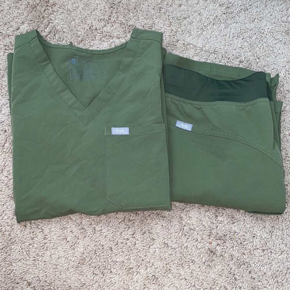 FIGS scrub set